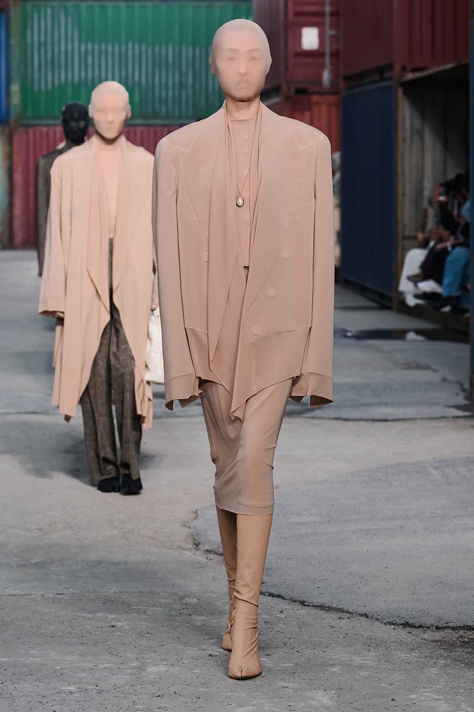 https hypebeast.com image 2026 04 01 maison margiela fw26 shanghai fashion week collection 010 2