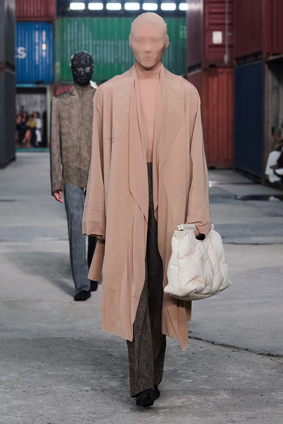 https hypebeast.com image 2026 04 01 maison margiela fw26 shanghai fashion week collection 011 2