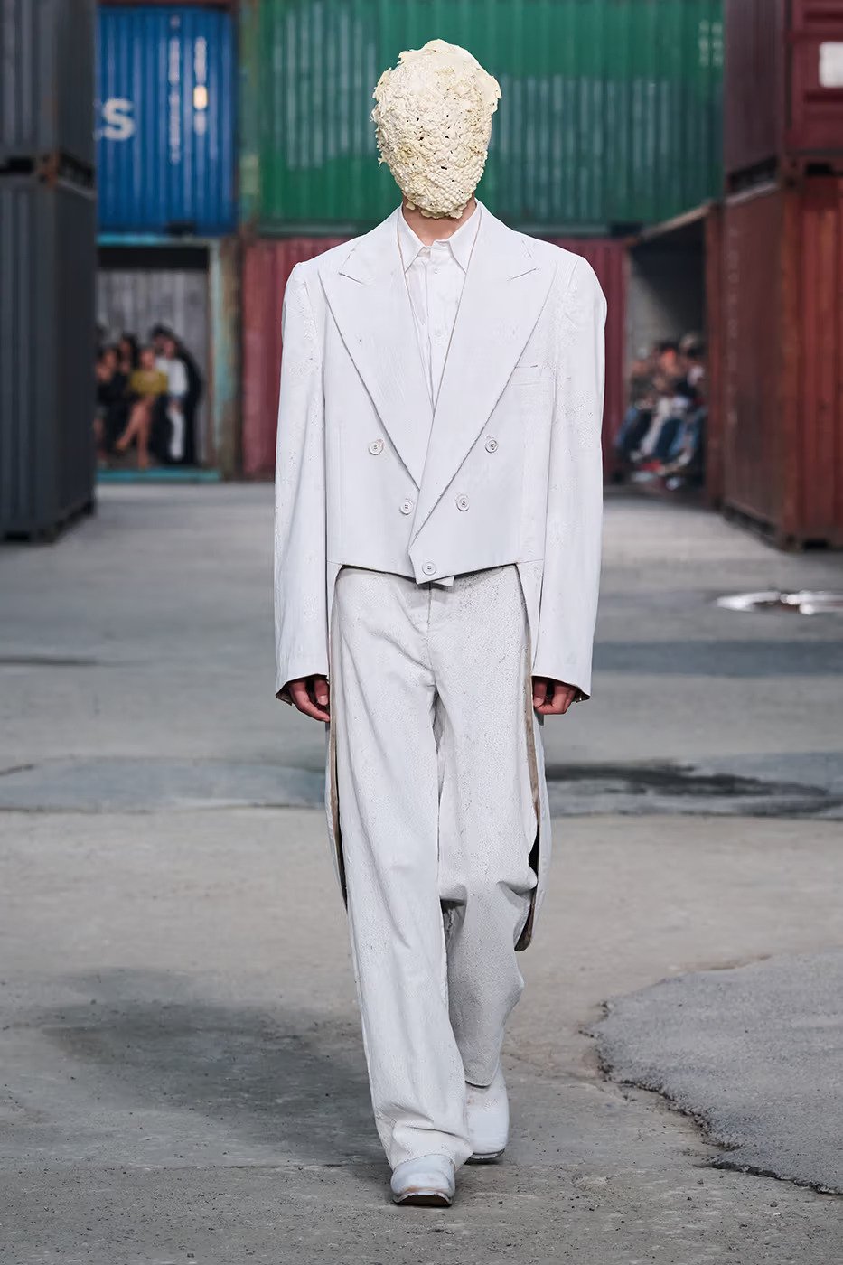 https hypebeast.com image 2026 04 01 maison margiela fw26 shanghai fashion week collection 014 2
