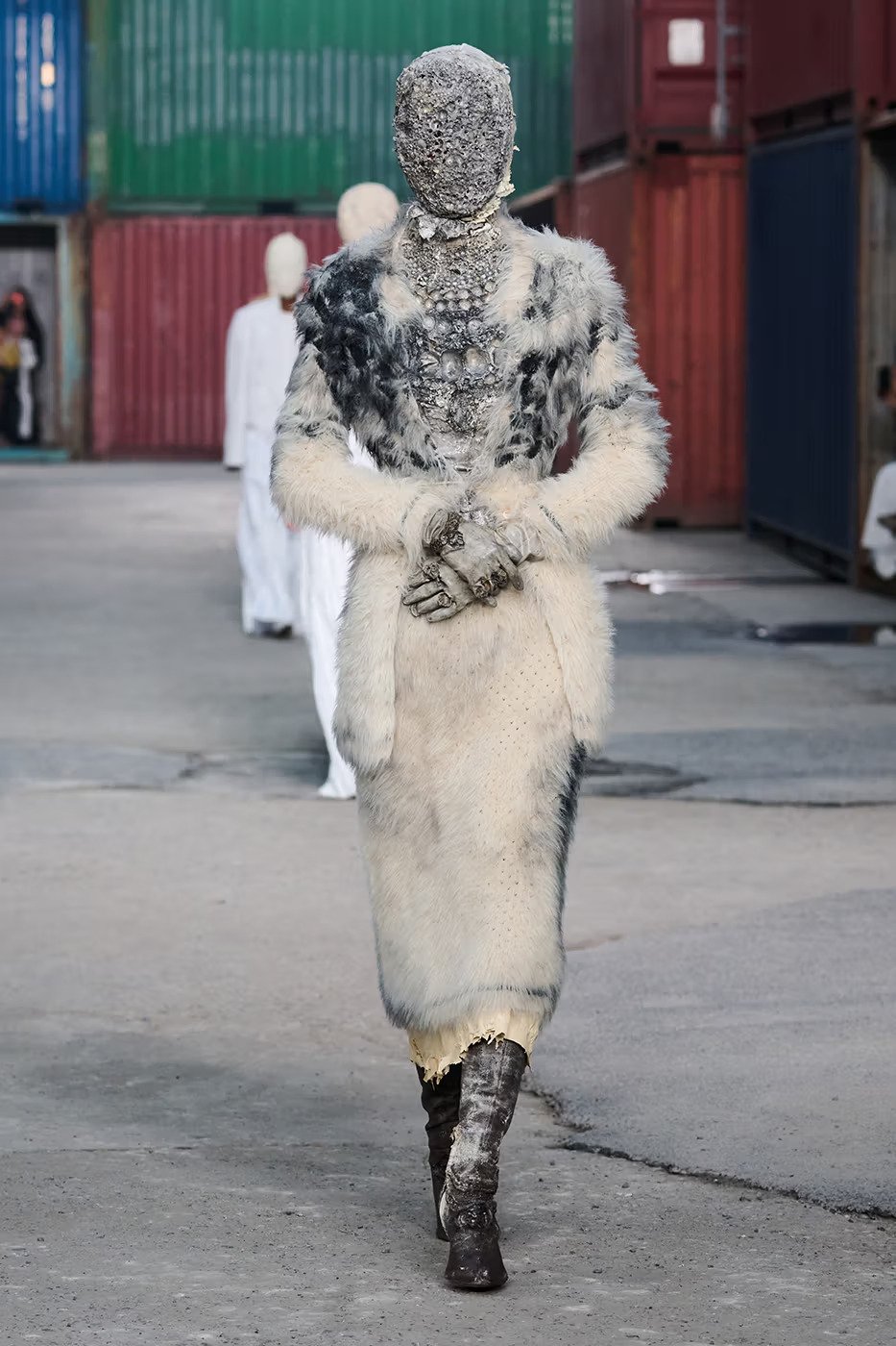 https hypebeast.com image 2026 04 01 maison margiela fw26 shanghai fashion week collection 015 2