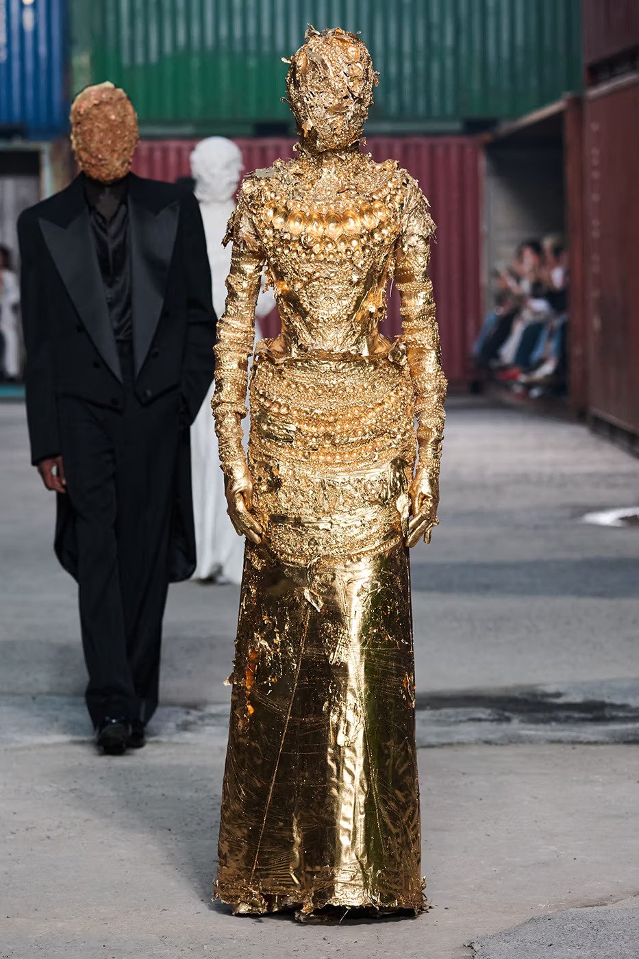 https hypebeast.com image 2026 04 01 maison margiela fw26 shanghai fashion week collection 018 2