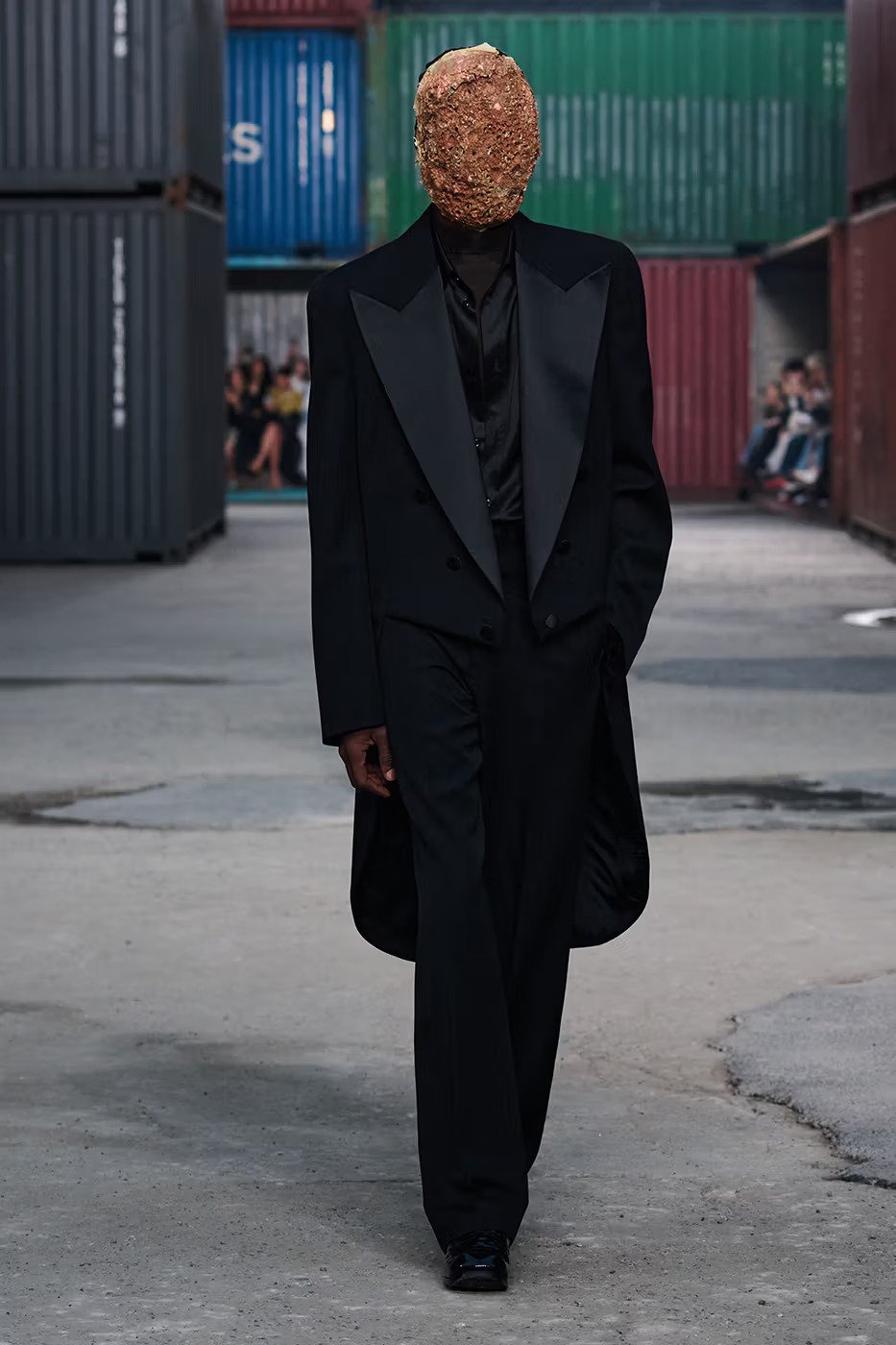 https hypebeast.com image 2026 04 01 maison margiela fw26 shanghai fashion week collection 019 2