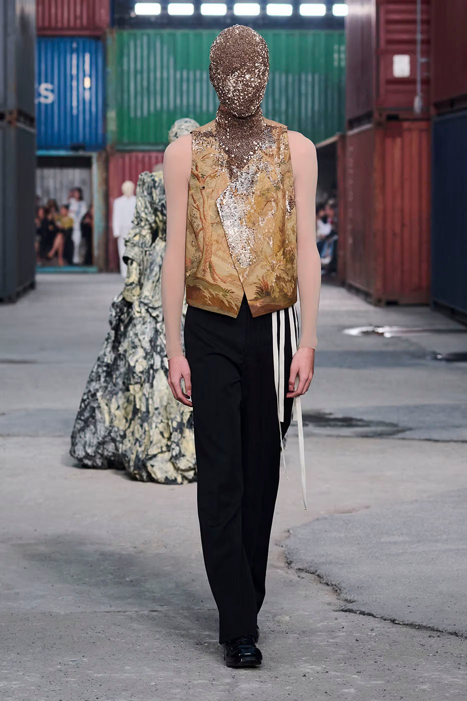 https hypebeast.com image 2026 04 01 maison margiela fw26 shanghai fashion week collection 024 2