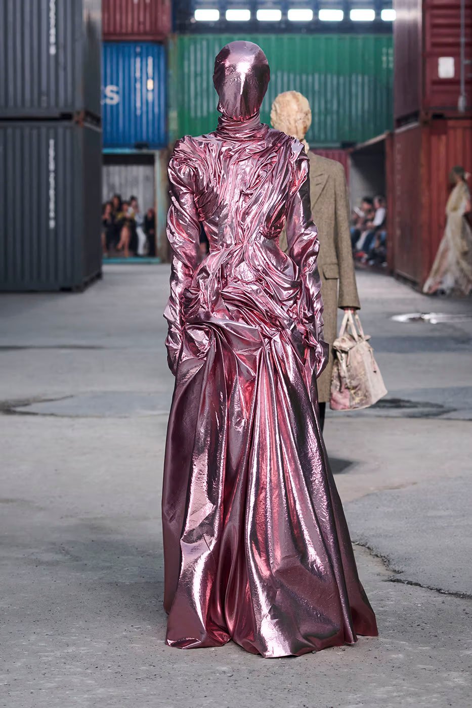 https hypebeast.com image 2026 04 01 maison margiela fw26 shanghai fashion week collection 030 2