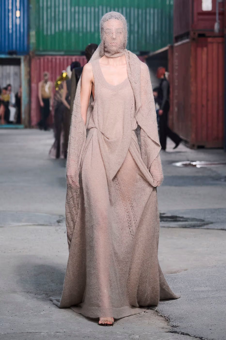https hypebeast.com image 2026 04 01 maison margiela fw26 shanghai fashion week collection 037 2