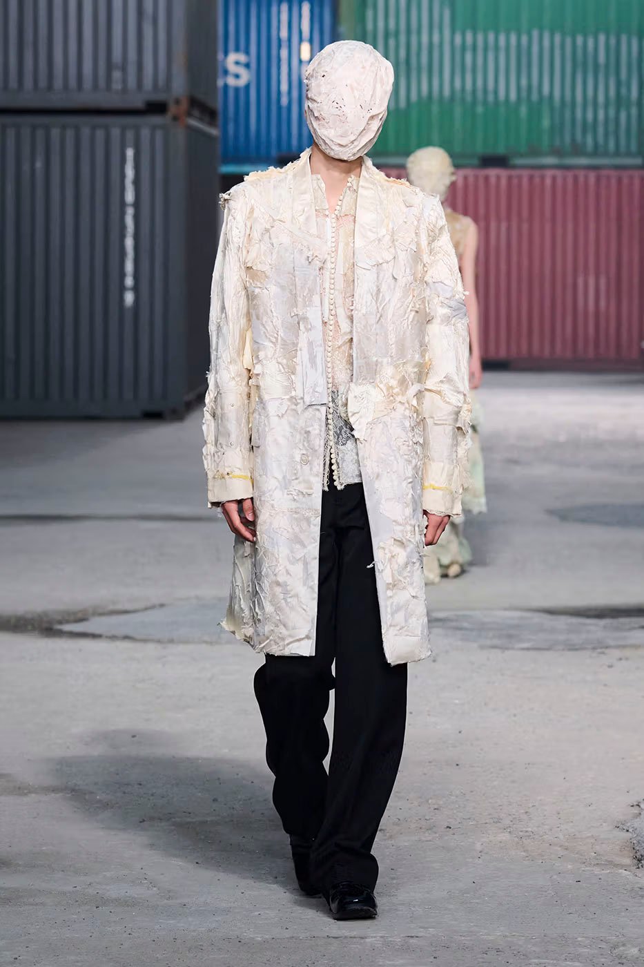 https hypebeast.com image 2026 04 01 maison margiela fw26 shanghai fashion week collection 051 2