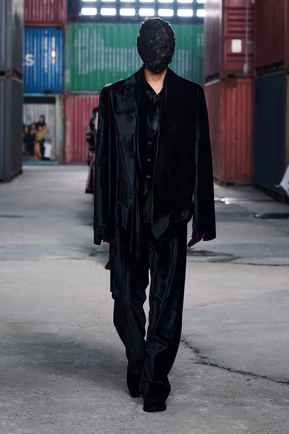 https hypebeast.com image 2026 04 01 maison margiela fw26 shanghai fashion week collection 068 2