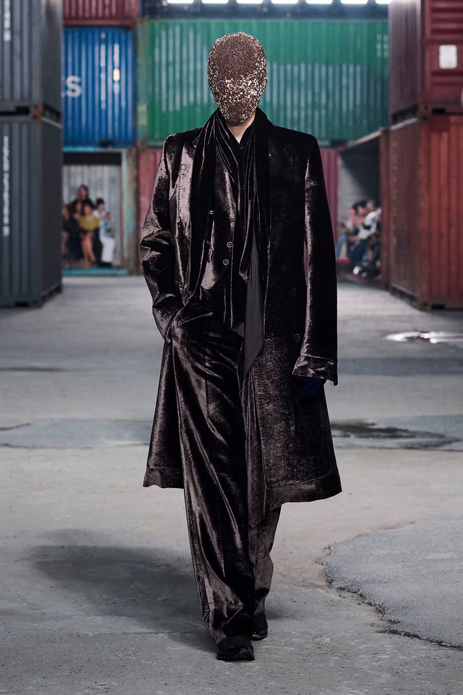 https hypebeast.com image 2026 04 01 maison margiela fw26 shanghai fashion week collection 070 2