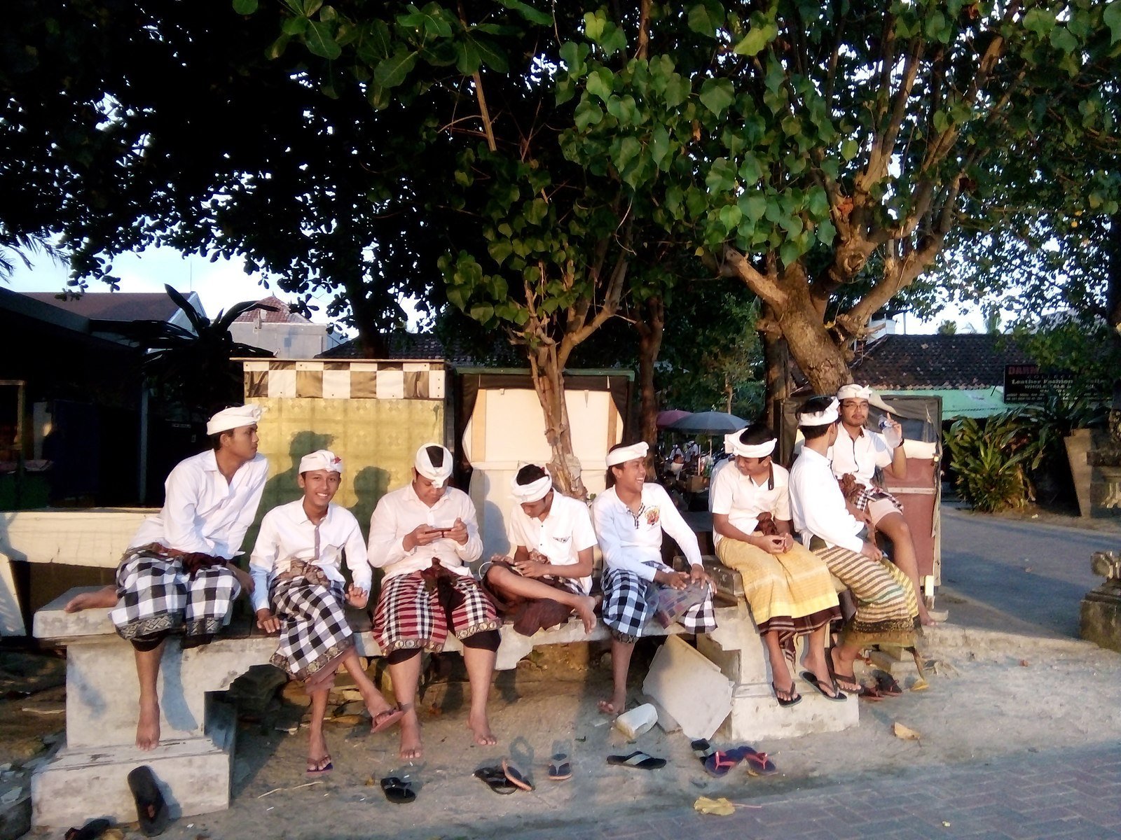 Kain Saput Poleng asal Bali, Indonesia