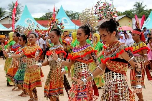 Kain Kebat: Tradisi Tenun Ikat dari Kalimantan Barat