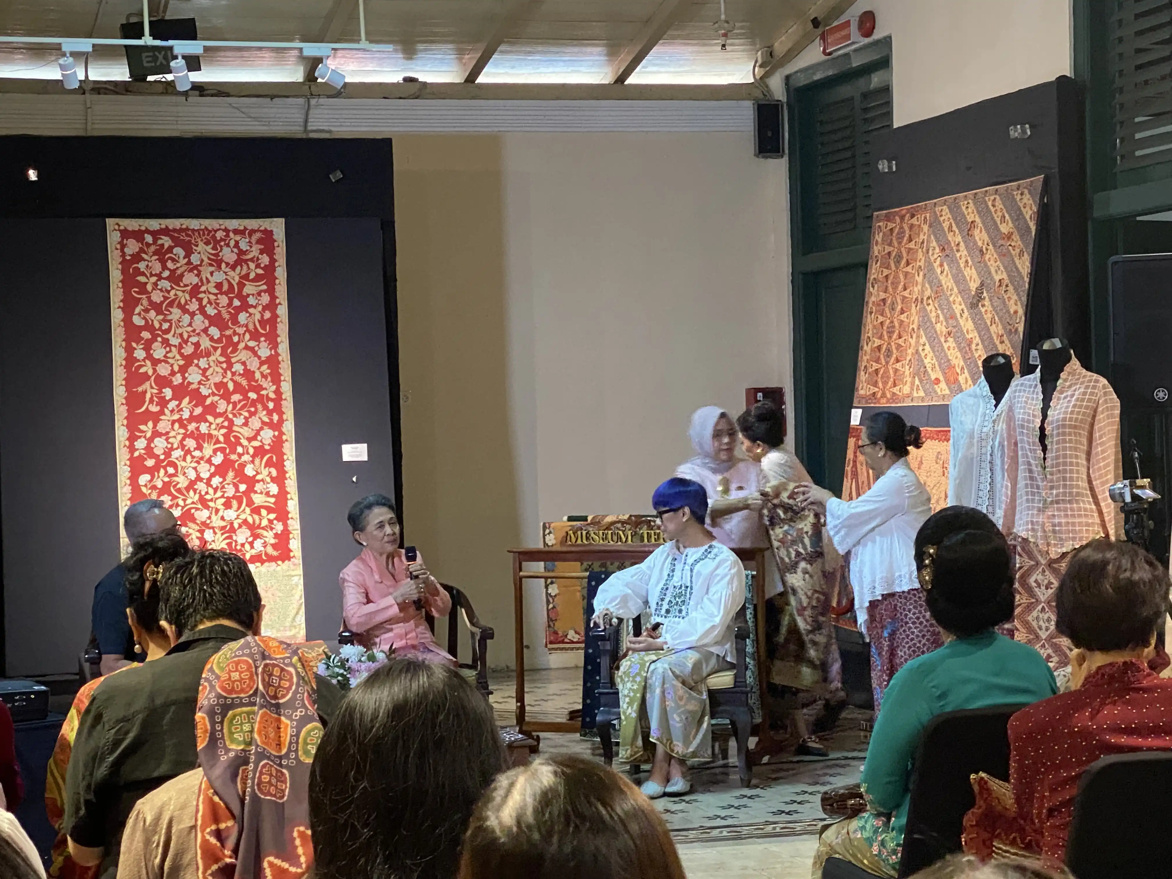 Melihat Keindahan Batik Pesisiran Pantai Utara Jawa dan Kebaya Peranakan bersama Himpunan Wastraprema dan Didi Budiardjo