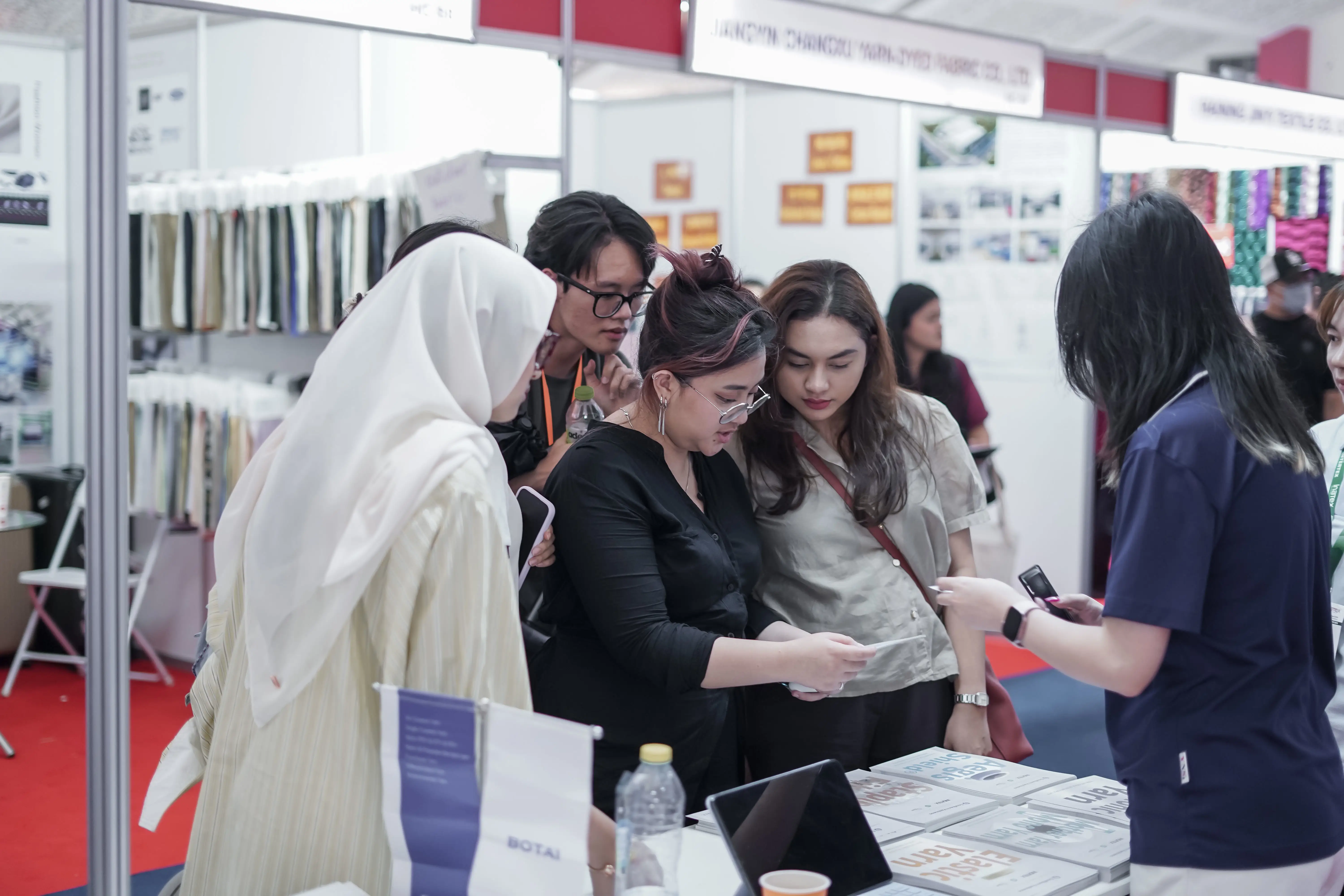 The Textile Map x ESMOD Jakarta di Indo Intertex-Inatex 2026: Menyiapkan Pelaku Industri Kreatif Masa Depan dengan Literasi Tekstil (Marco Sianturi, Tatang Khalid, Stella Budiarjo, Mega Saffira)